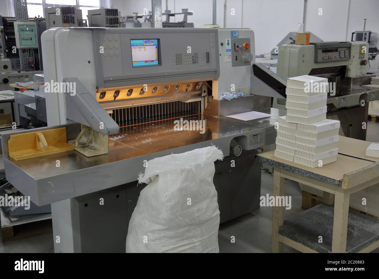 Attrezzature professionali specializzate per la produzione di prodotti stampati in tipografia Foto Stock