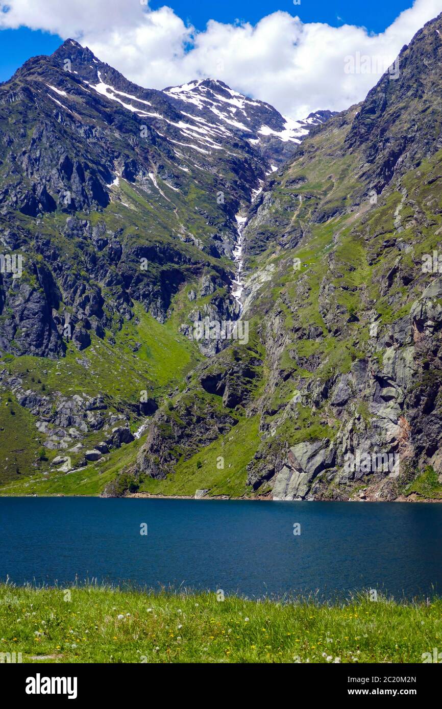 Soulcem serbatoio e valle nei Pirenei francesi, regione Ariege, Francia, Pirenei montagne Foto Stock