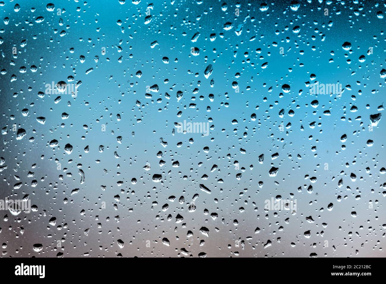 Gocce di acqua su vetro Foto Stock