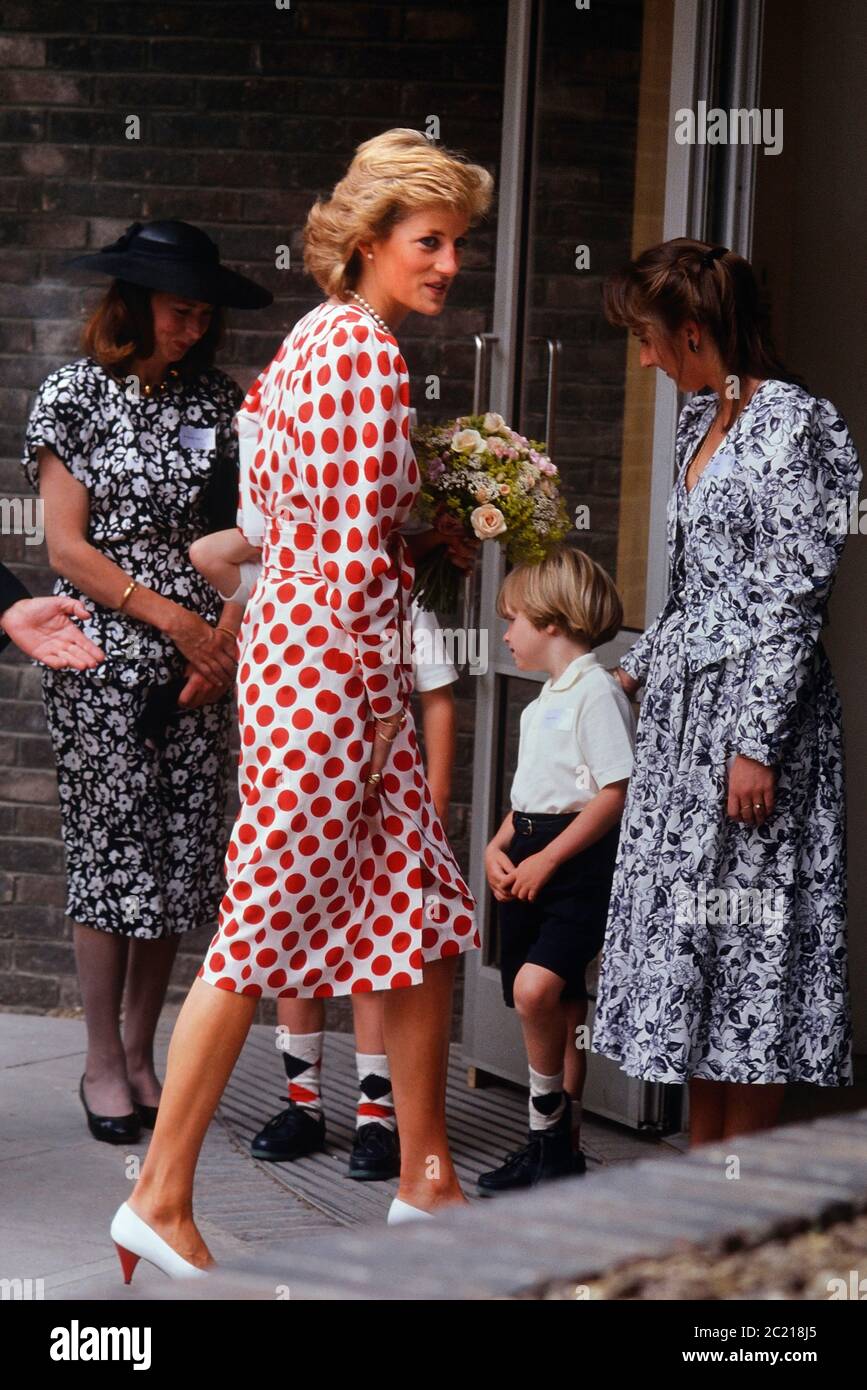Diana, Principessa del Galles Visita al Royal College of Art. Londra. Inghilterra, Regno Unito. 21 luglio 1989 Foto Stock