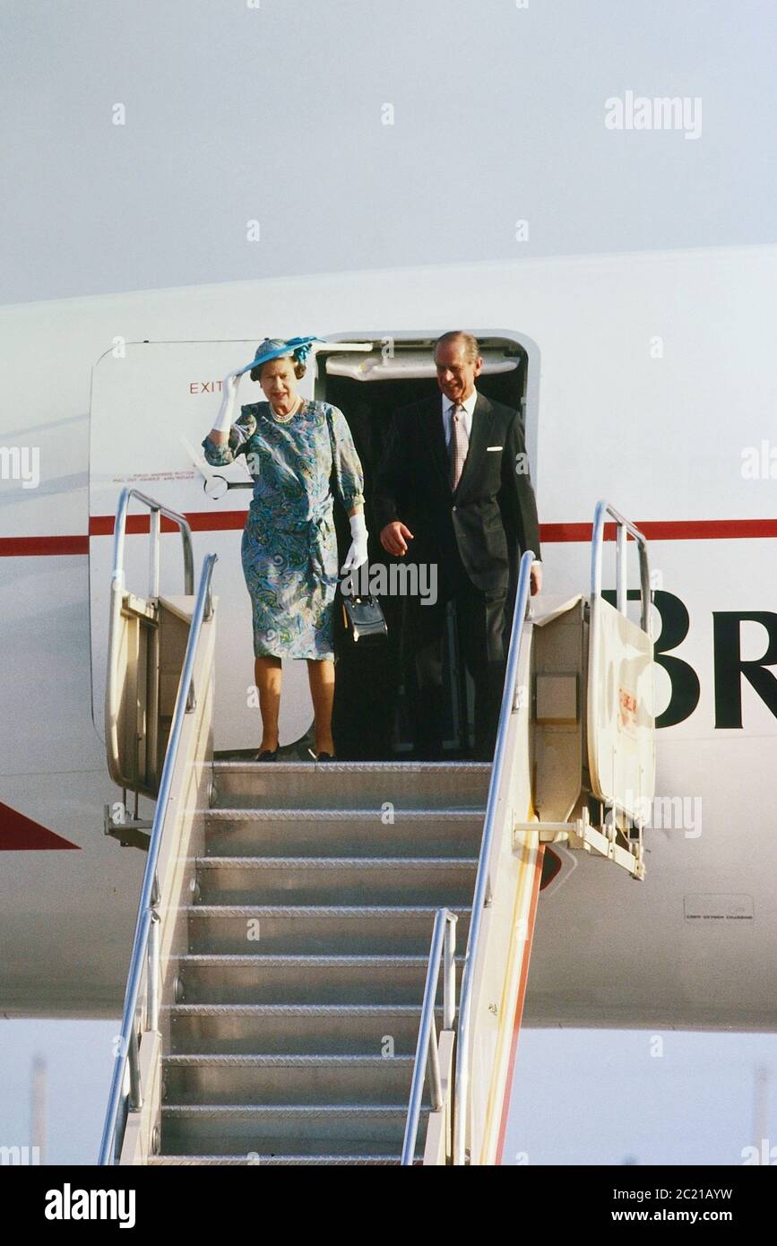 La regina Elisabetta II e il Duca di Edimburgo arrivo all'Aeroporto Internazionale di Grantley Adams, Barbados il Concorde per una gita reale 8-11Marzo 1989 Foto Stock