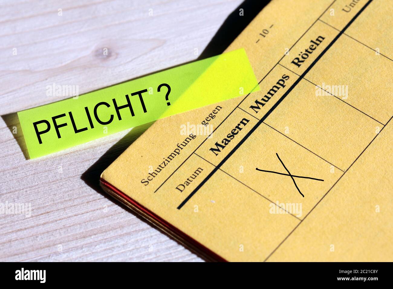 Vaccinazione contro il morbillo volontaria o obbligatoria? Foto Stock