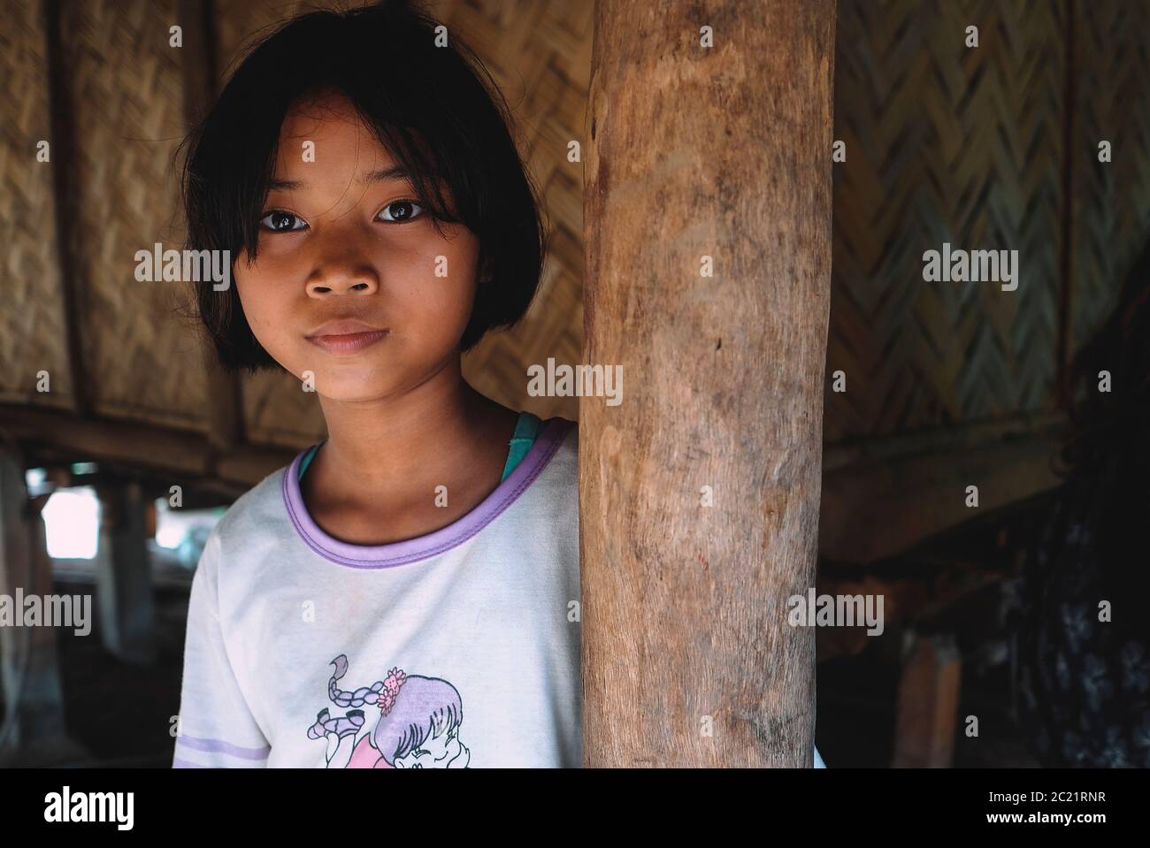 Ritratto di una ragazza appartenente alla tribù tailandese. Foto Stock
