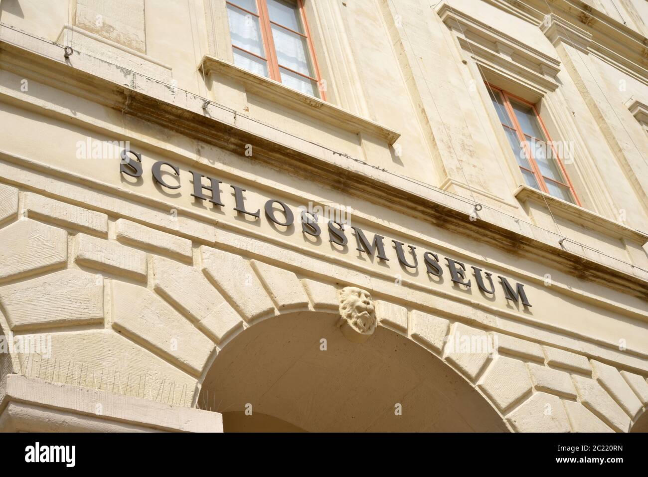Weimar, Germania 05-19-2020 facciata del museo storico castello in tedesco Schlossmuseum Foto Stock