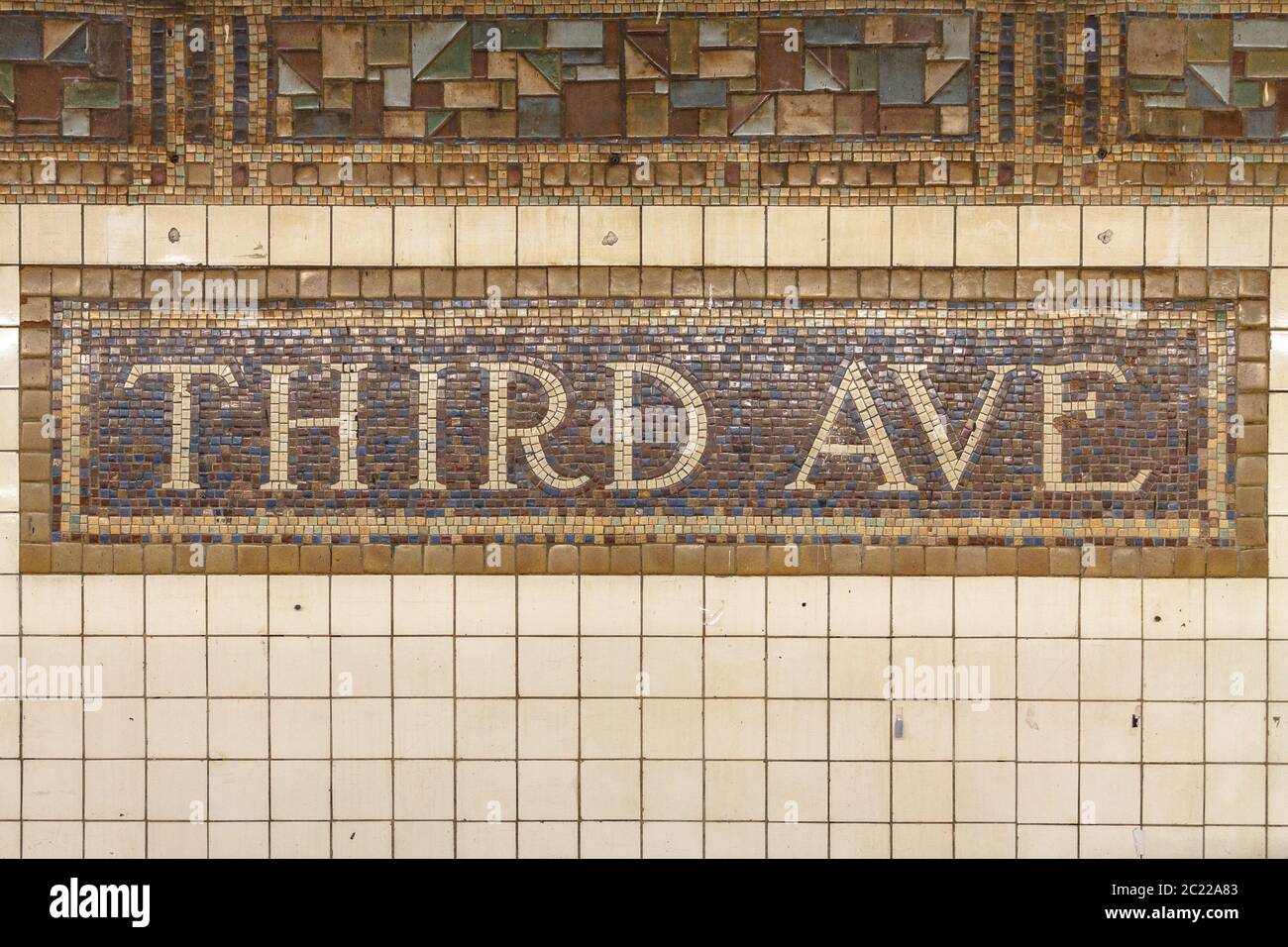 Il cartello a mosaico per la terza fermata Ave sulla metropolitana di New York Foto Stock