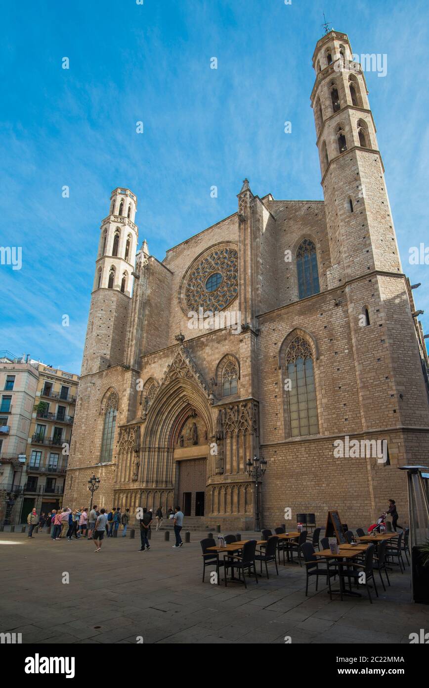 La Chiesa di Santa Maria del Mar è un esempio eccezionale di gotico catalano, costruito 1329-1383, quartiere Ribera, Barcellona, Spagna Foto Stock