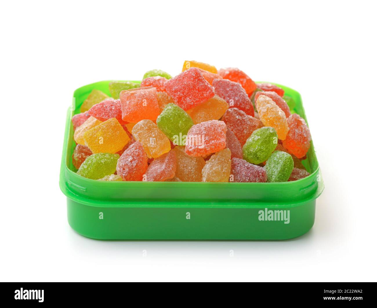 Vista frontale della colorata scatola di caramelle di zucchero duro isolata su bianco Foto Stock