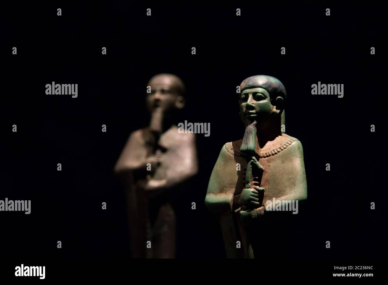 Leiden, Paesi Bassi - 26 GENNAIO 2019: Antiche statue dell'antico Egitto. Alla mostra degli dei d'Egitto. Foto Stock