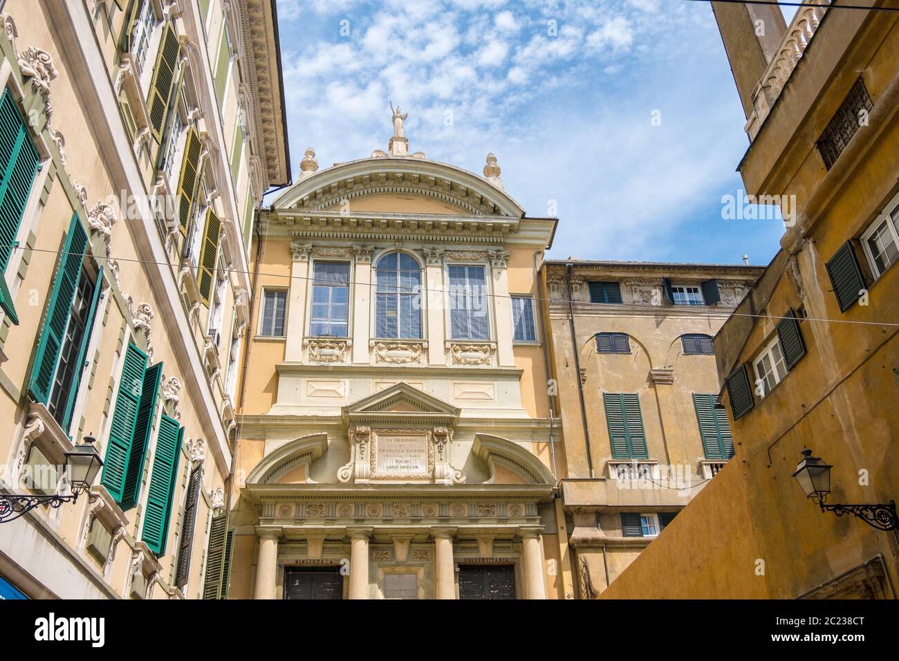 Genova - 20 agosto 2019: Biblioteca Universitaria o Biblioteca Universitaria di Genova, ex chiesa dei Santi Gerolamo e Francesco Saveriotthe Foto Stock