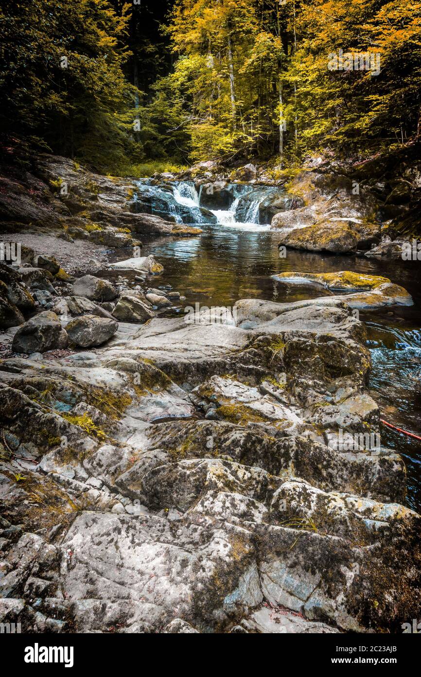 Buchberger Leite, escursioni, ruscello, cascata e pareti rocciose Foto Stock