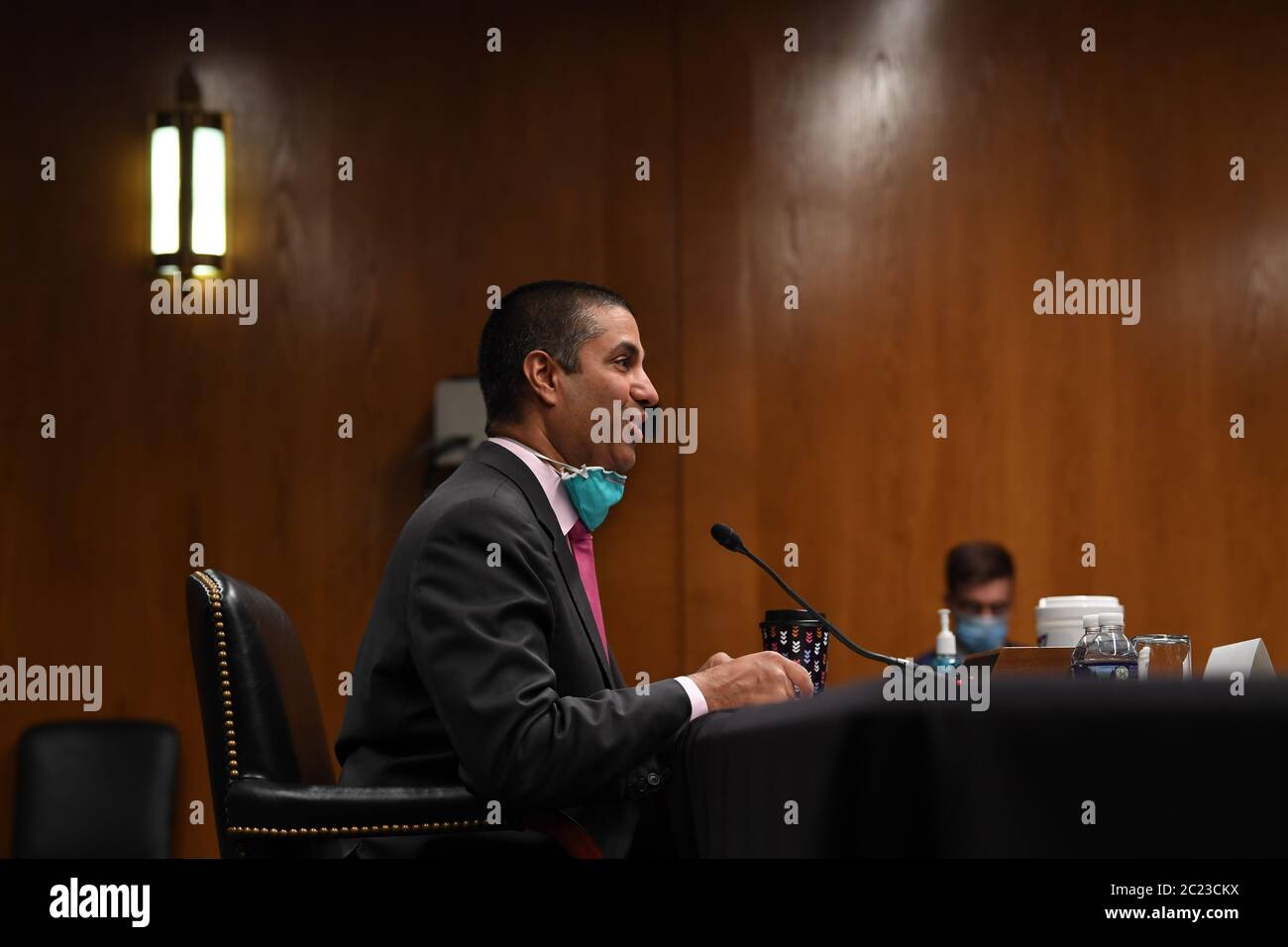 Ajit Pai, presidente della Federal Communications Commission (FCC), testimonia durante un'audizione di supervisione di esaminare il programma delle aste dello spettro della Federal Communications Commission per l'anno fiscale 2021 il 16 giugno 2020. L'audizione è stata tenuta dalla sottocommissione per i servizi finanziari e il governo generale del Senato degli Stati Uniti. Credit: Toni Sandys/Pool via CNP | utilizzo in tutto il mondo Foto Stock
