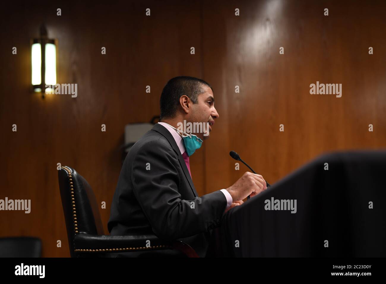 Ajit Pai, presidente della Federal Communications Commission (FCC), testimonia durante un'audizione di supervisione di esaminare il programma delle aste dello spettro della Federal Communications Commission per l'anno fiscale 2021 il 16 giugno 2020. L'audizione è stata tenuta dalla sottocommissione per i servizi finanziari e il governo generale del Senato degli Stati Uniti. Credit: Toni Sandys/Pool via CNP | utilizzo in tutto il mondo Foto Stock