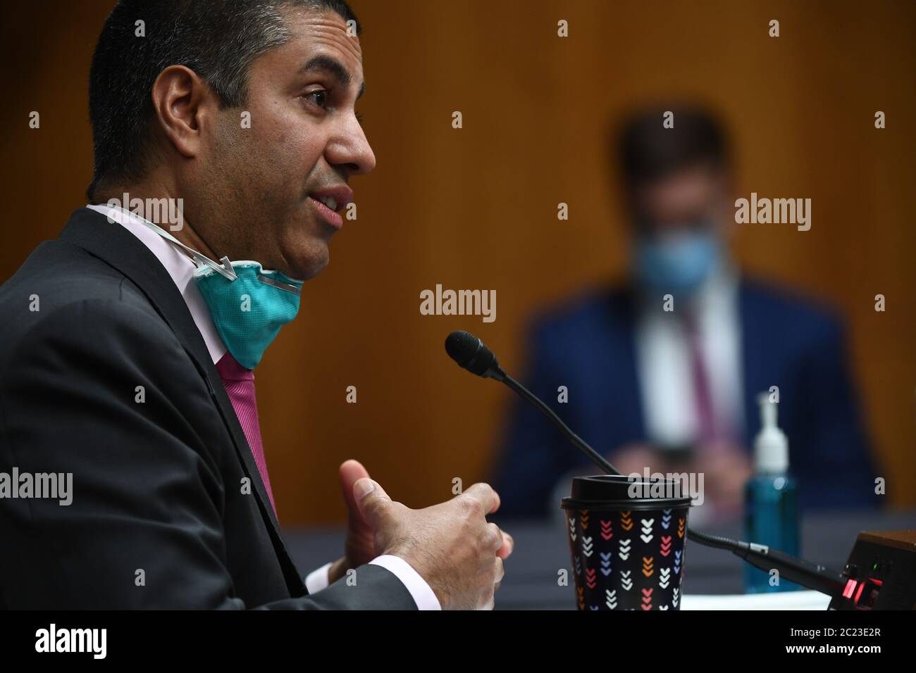 Ajit Pai, presidente della Federal Communications Commission (FCC), testimonia durante un'audizione di supervisione di esaminare il programma delle aste dello spettro della Federal Communications Commission per l'anno fiscale 2021 il 16 giugno 2020. L'audizione è stata tenuta dalla sottocommissione per i servizi finanziari e il governo generale del Senato degli Stati Uniti. Credit: Toni Sandys/Pool via CNP /MediaPunch Foto Stock