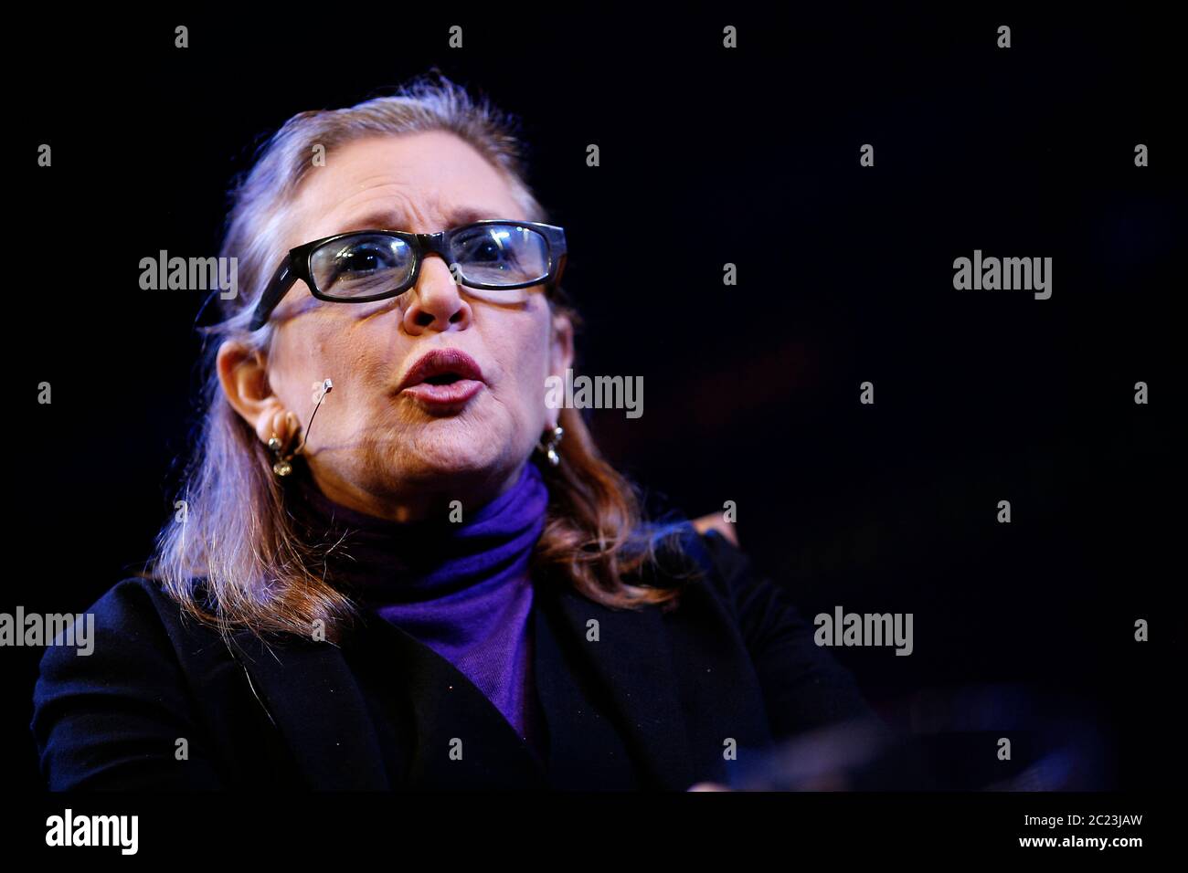 Carrie Fisher parla della sua carriera di romanzi e film al Festival di Hay il 24 maggio 2014. ©PRWFotografia Foto Stock