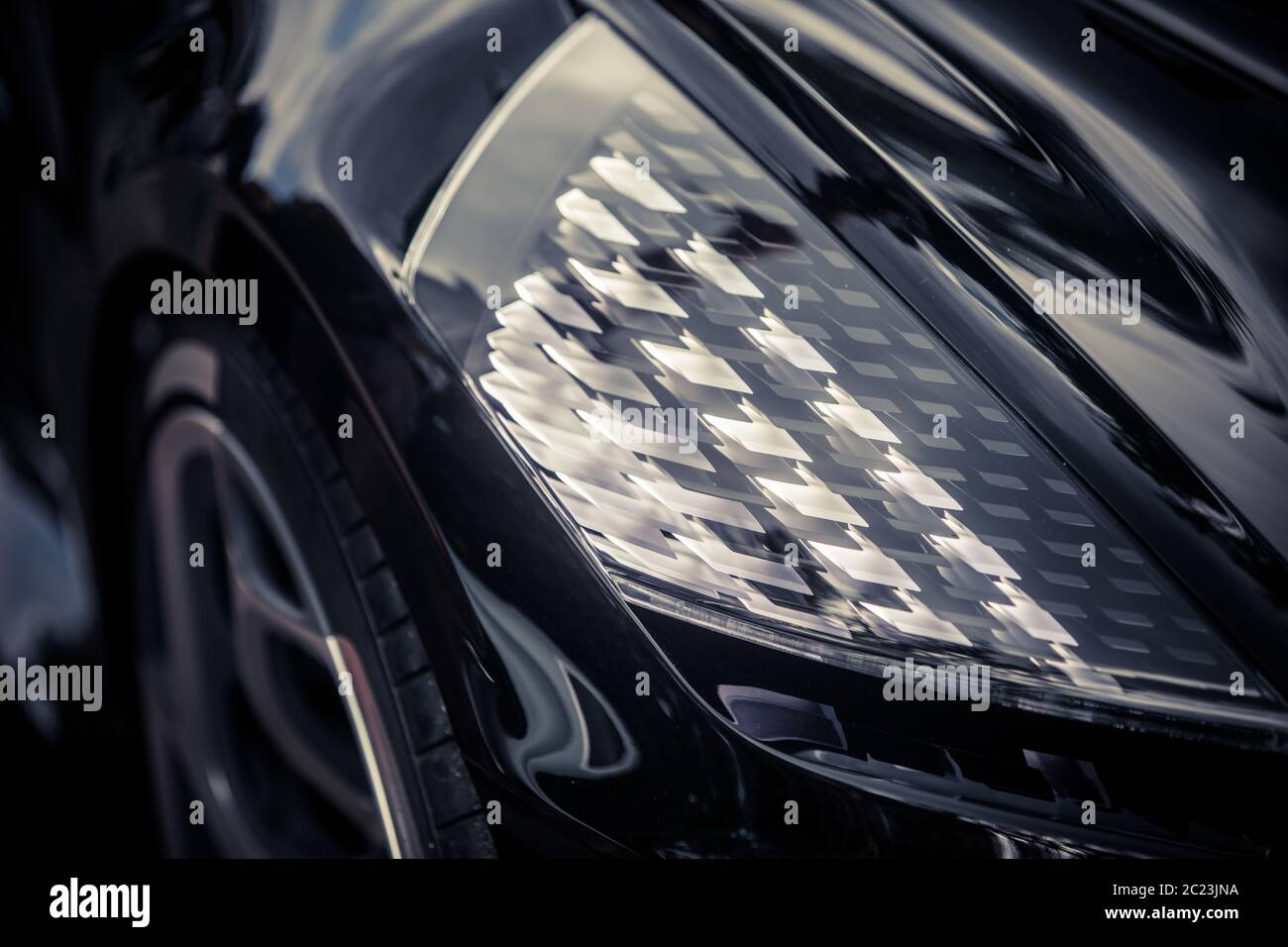 Immagine ravvicinata di alcuni LED fari di automobile. Foto Stock