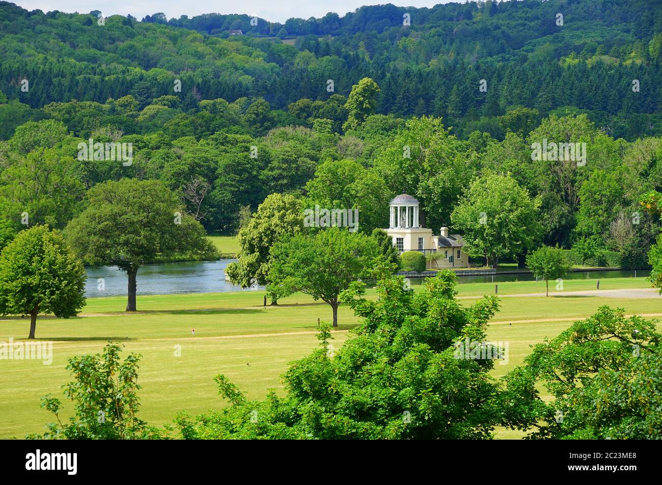 Temple Island sul Tamigi vista da Remenham Church Lane Foto Stock