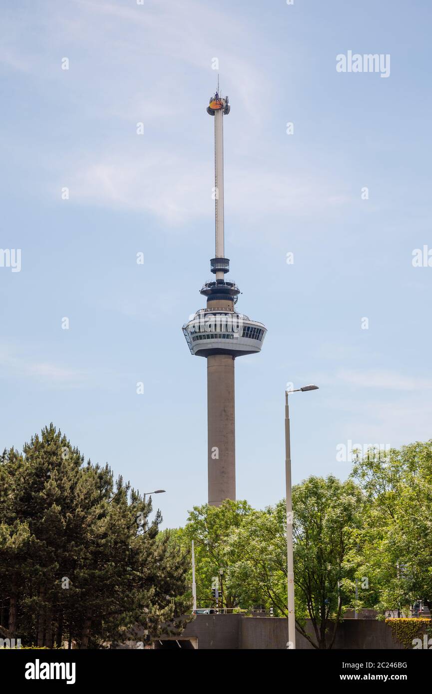 Euromast a Rotterdam, Olanda, è l'edificio più alto della città, a 185 m, e si trova vicino alle rive del Nieuwe Maas Foto Stock