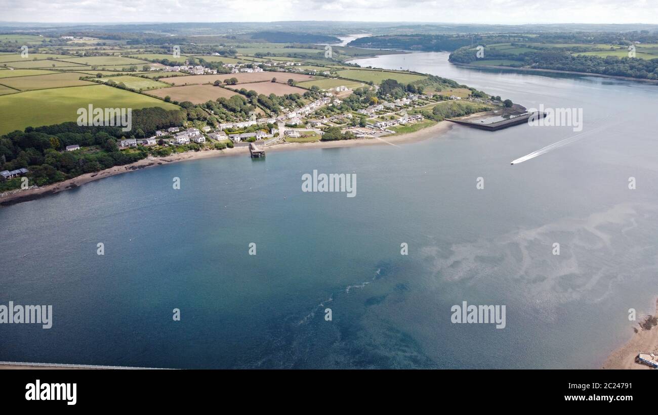 Veduta aerea dell'estuario del Neyland e di Cleddau, con Marina, Pembrokeshire, Galles, Regno Unito Foto Stock