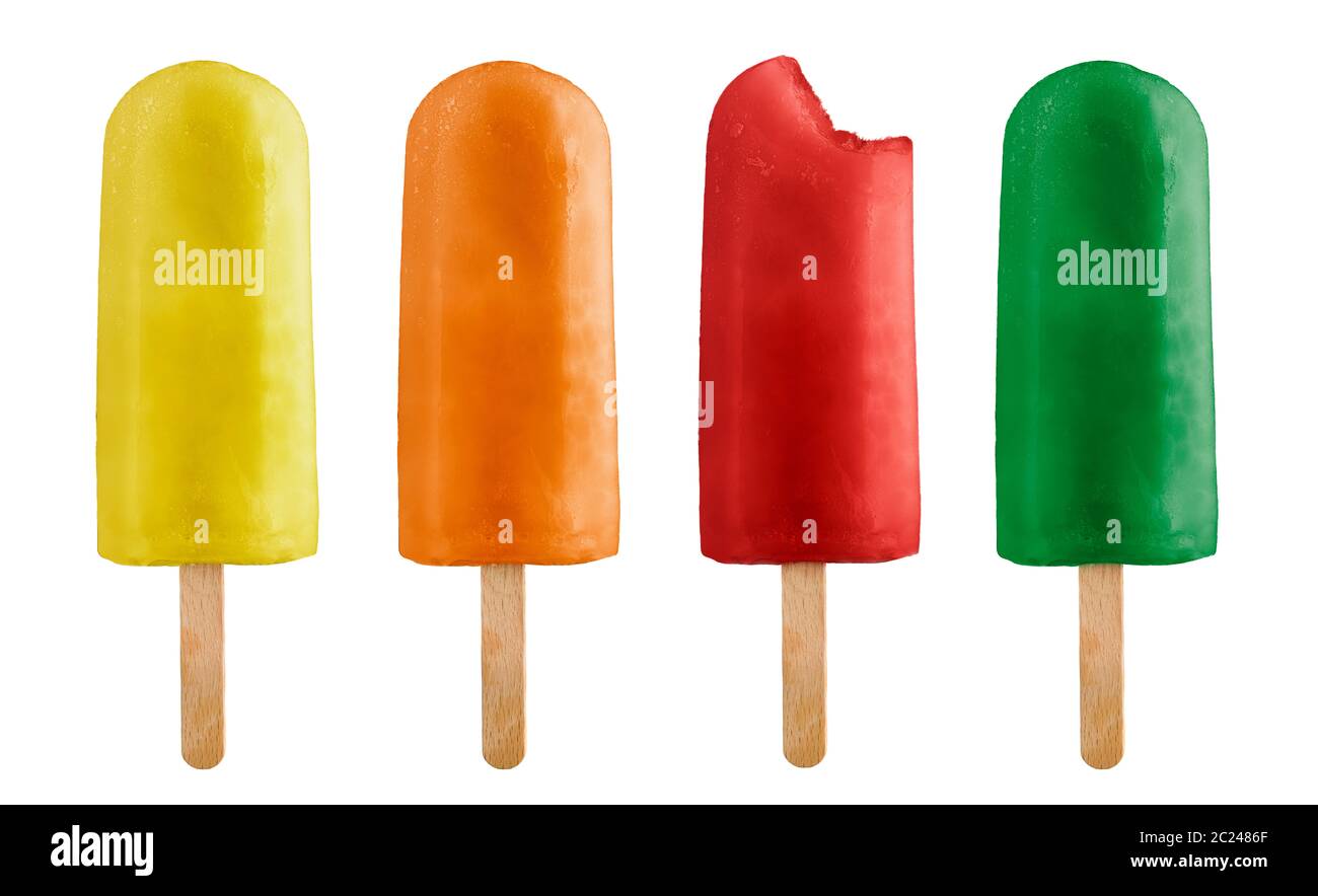 Varietà di frutti per lecca-lecca di ghiaccio con un morso, isolati su sfondo bianco Foto Stock