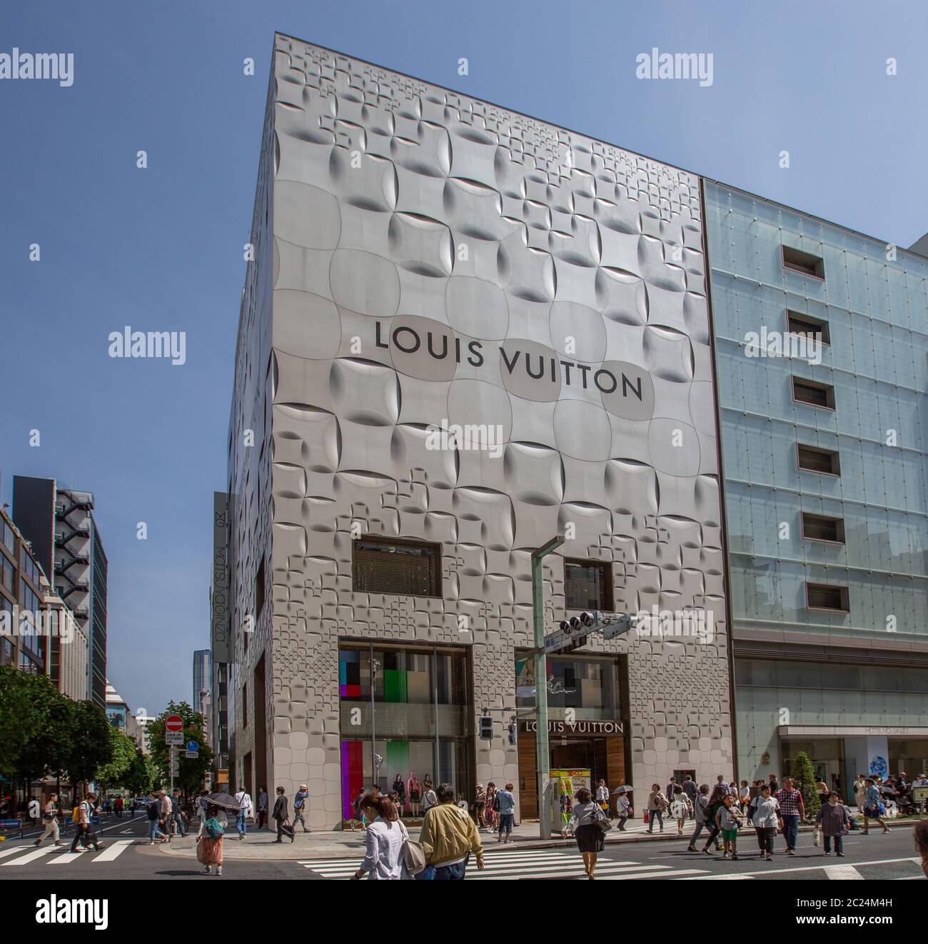 Louis Vuitton, negozio di fronte a Ginza Street, Tokyo, Giappone Foto Stock