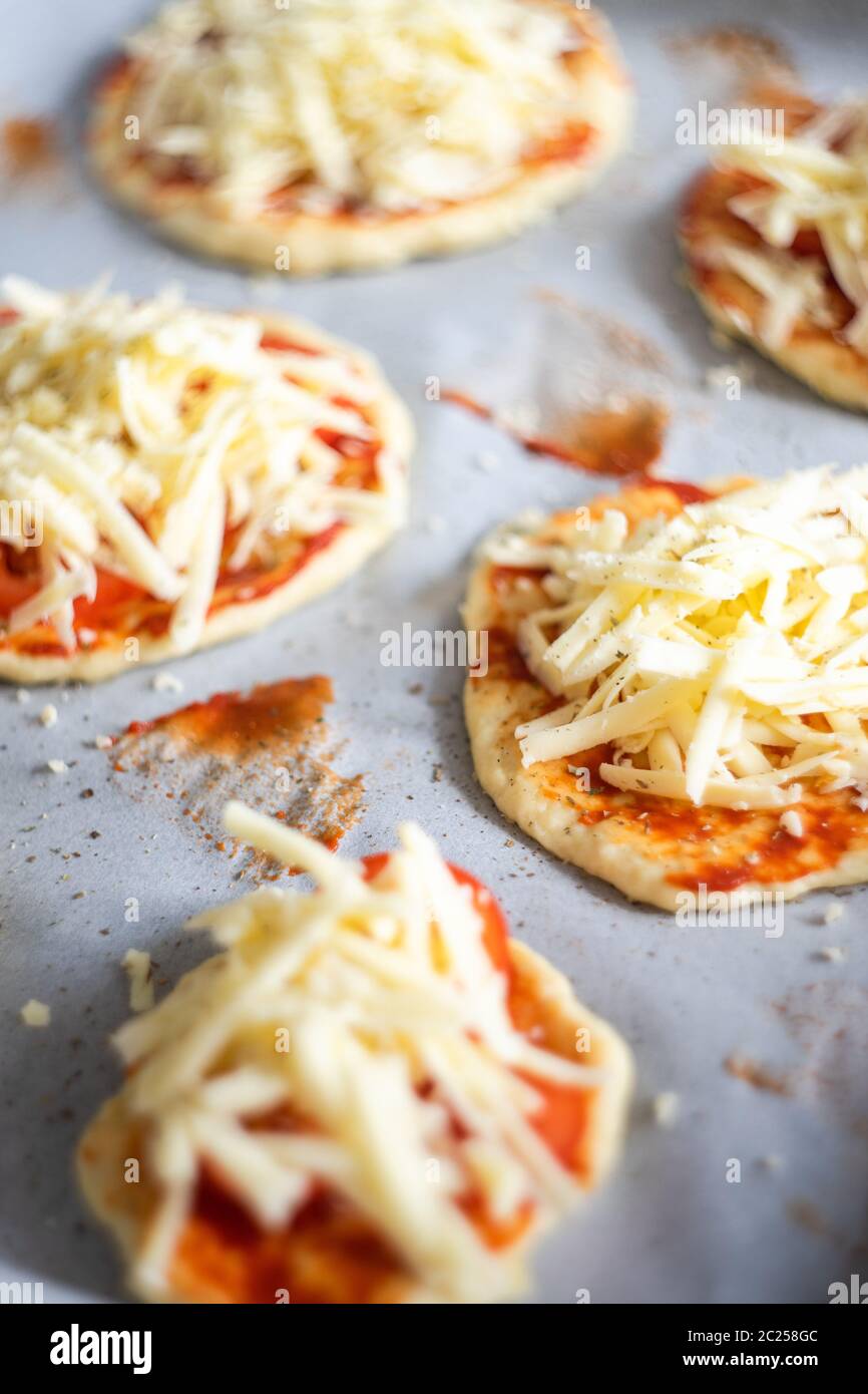 Mini pizza fatta in casa Foto Stock