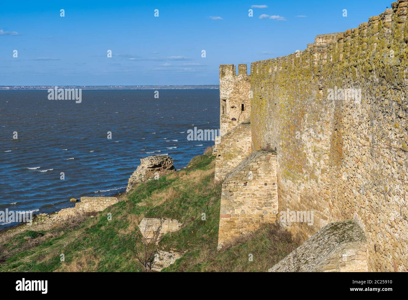 Akkerman, Ucraina - 03.23.2019. Vista panoramica della Akkerman fortezza sulla riva destra del Dniester estuario, una storica e architettonica mon Foto Stock