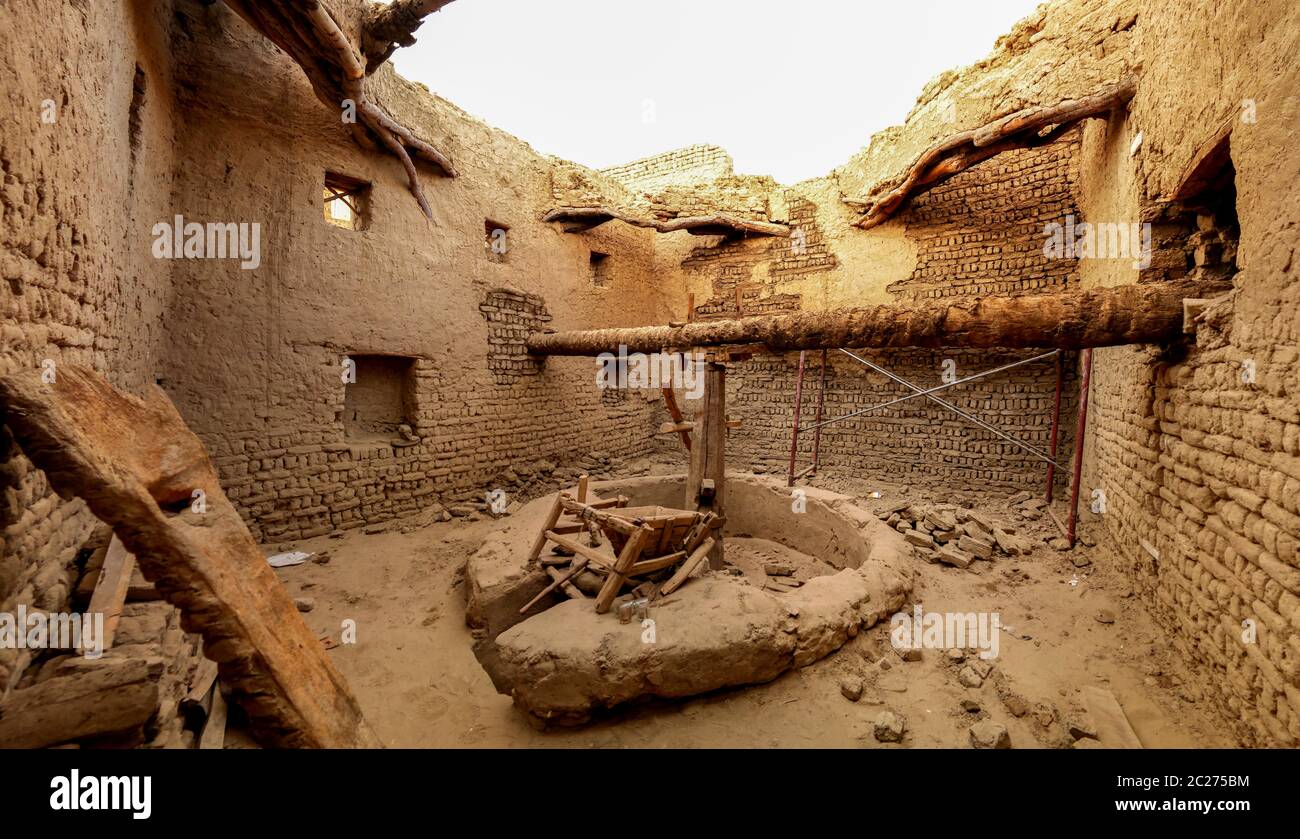 Vista interna della città vecchia di Balat, oasi di Dakhla, Egitto Foto Stock