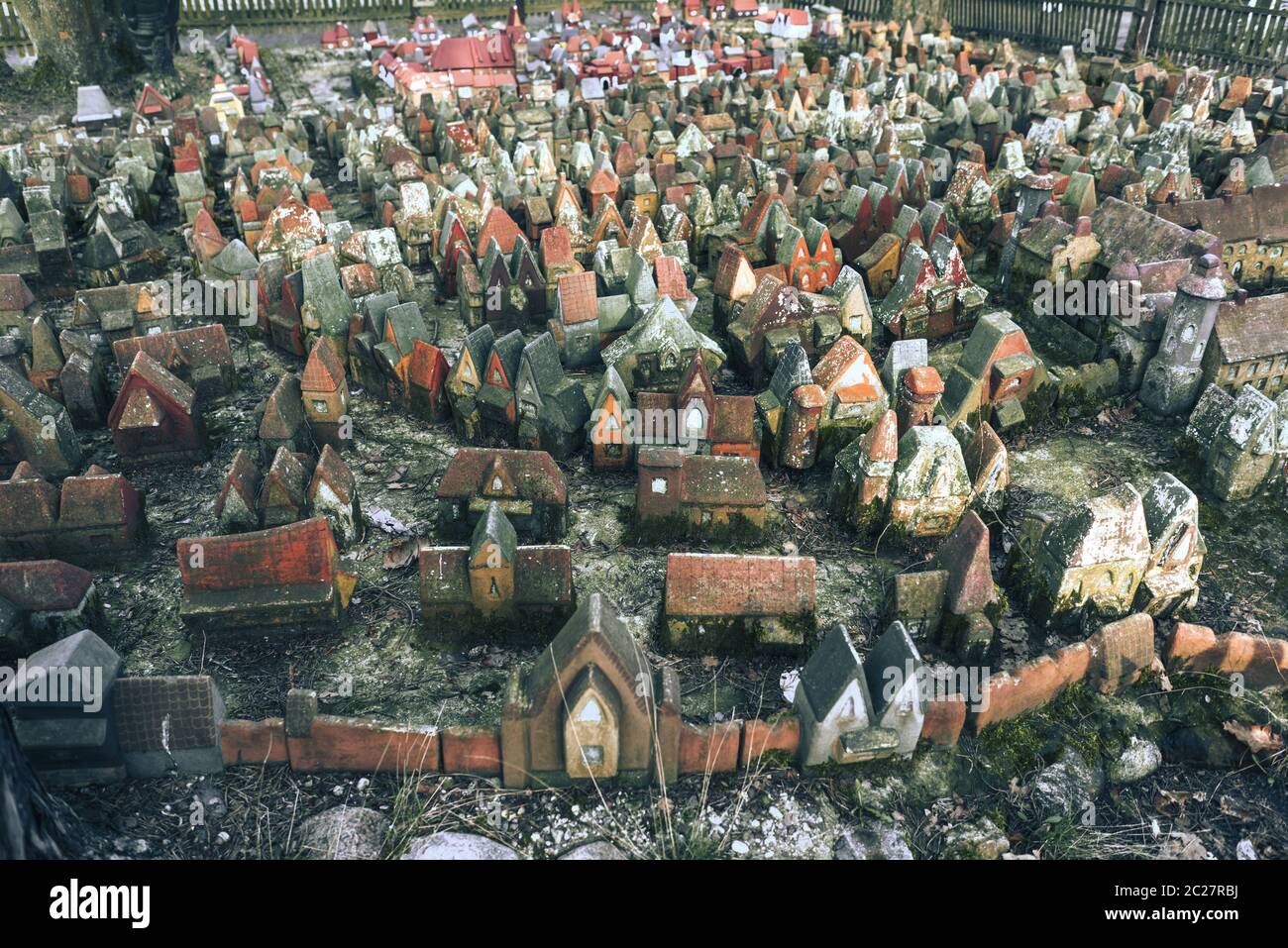 Tiny Fairy Clay case medievali Foto Stock Tiny Fairy Clay case medievali Foto Stock