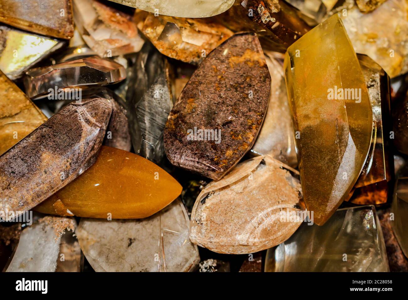 pietre preziose e pietre semi-preziose con colori bellissimi Foto Stock