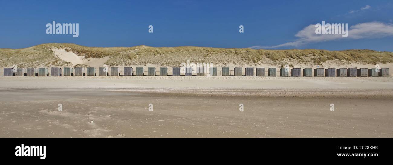 La spiaggia di sabbia, le case e le dune, Julianadorp aan Zee, 'Strandslag Zandloper', Olanda, Paesi Bassi, Europa occidentale Foto Stock