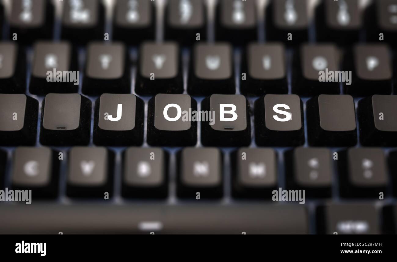 Concetto online di posti di lavoro vacanti. Parole di lavoro scritte sulla tastiera  del computer. Tasti