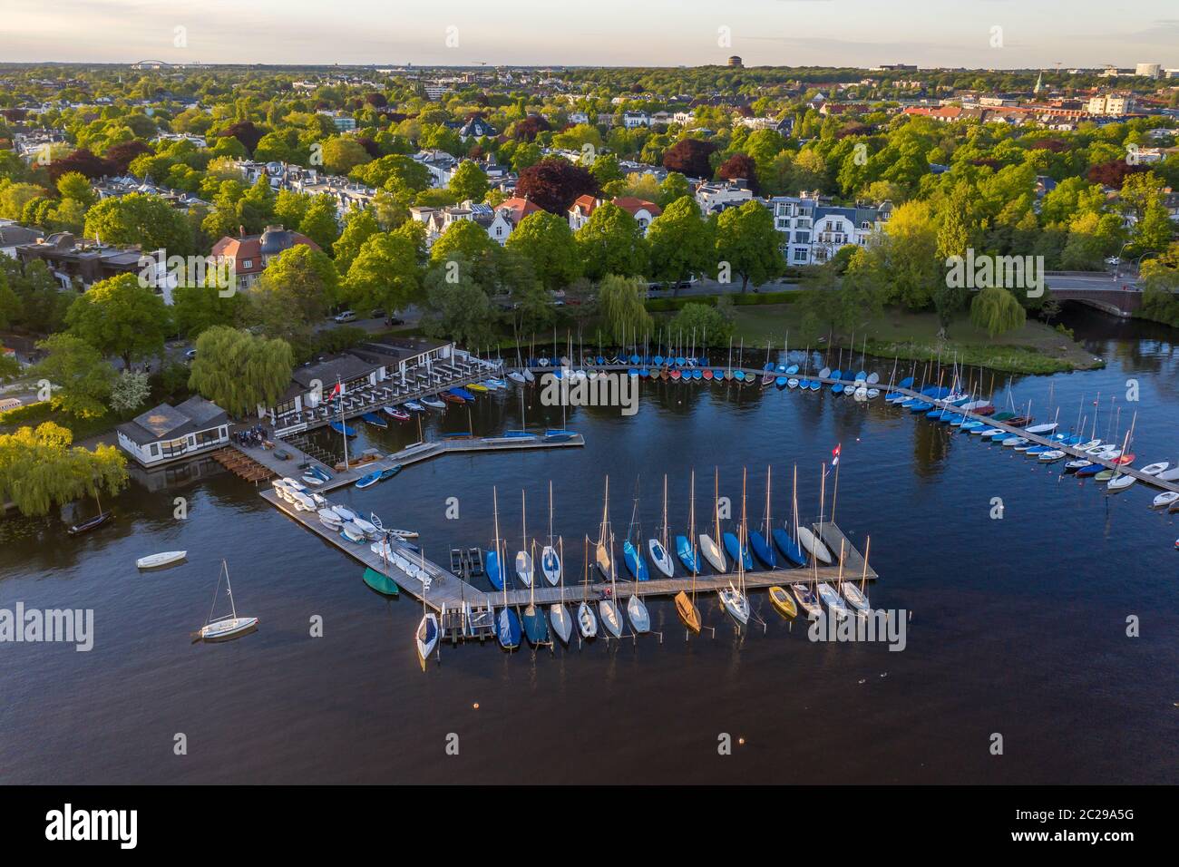Vista aerea del lago Alster con scalone di atterraggio Foto Stock