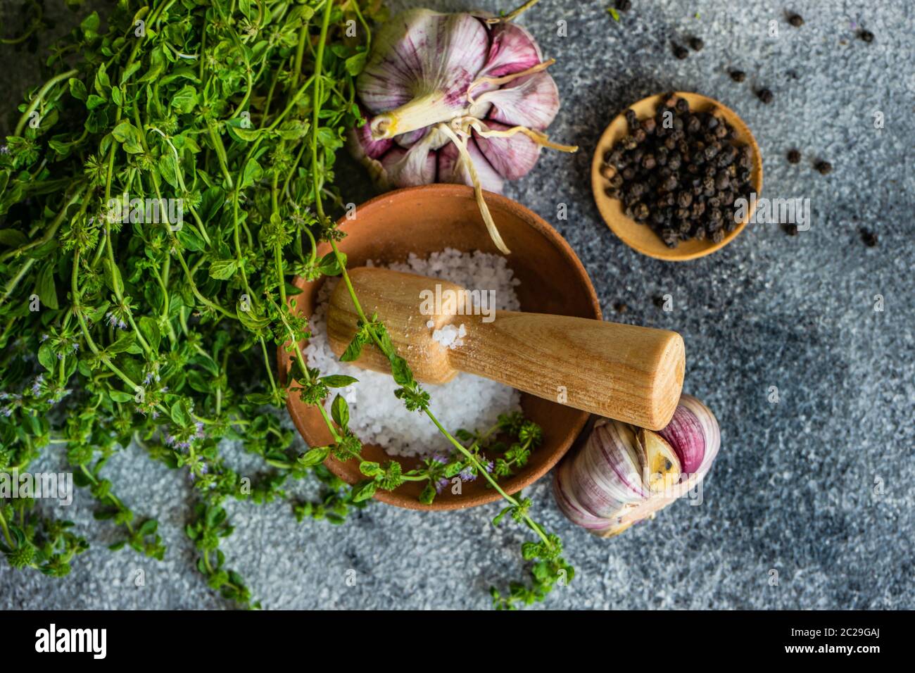 Concetto di cottura con erbe Foto Stock