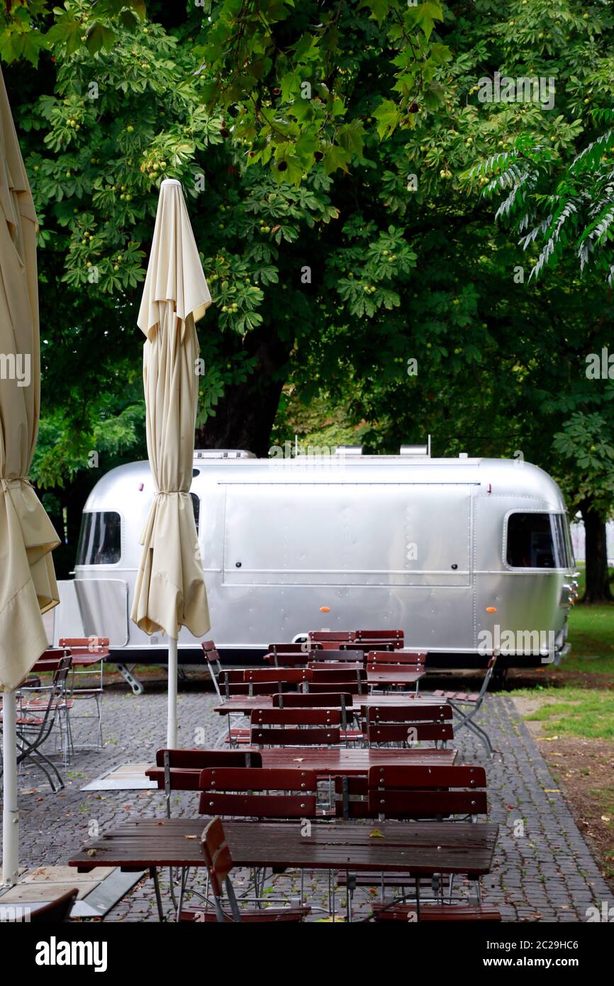Geschlossene Außengastronomie bei Regenwetter, Heilbronn, Baden-Würtemberg, Deutschland Foto Stock