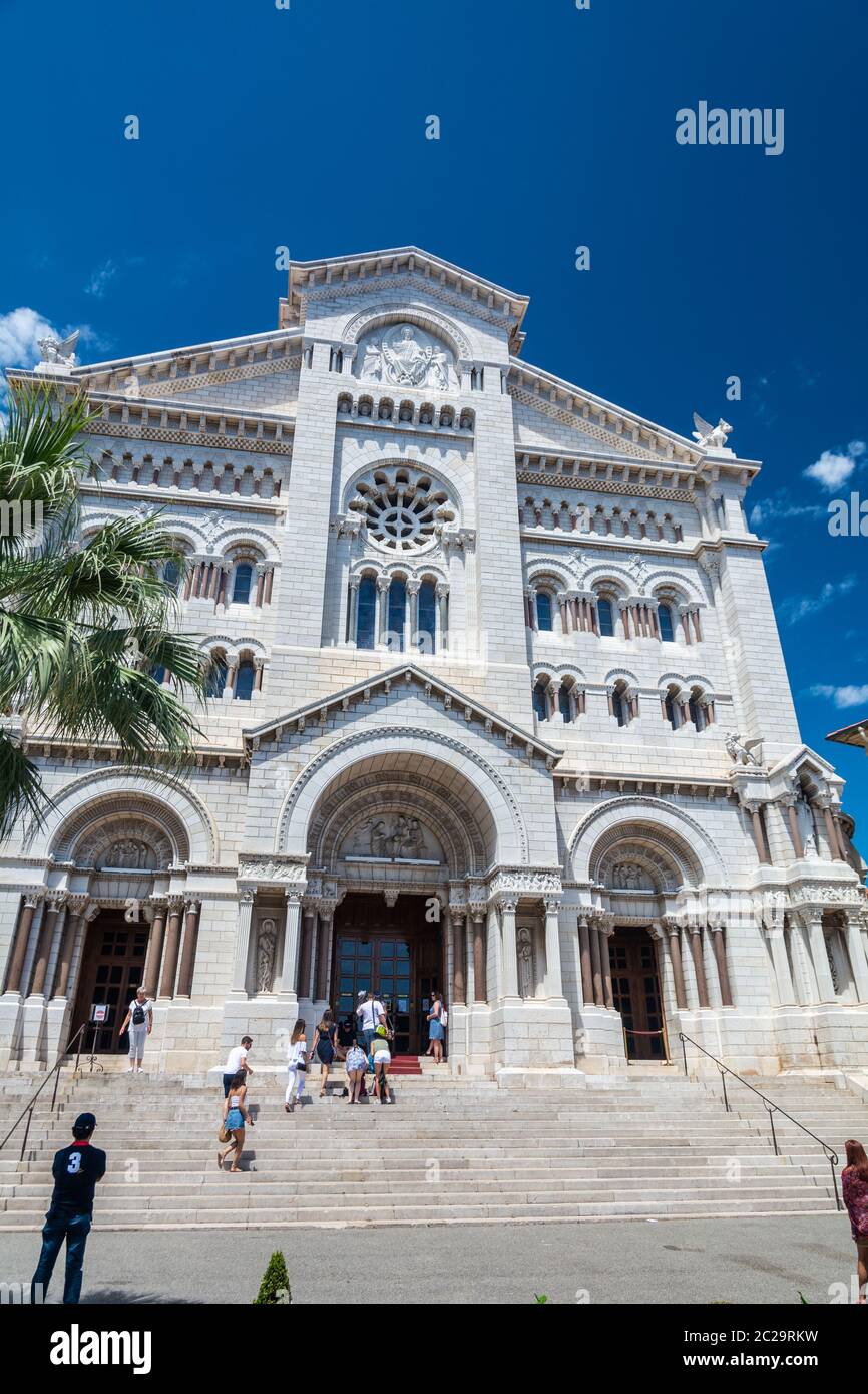 Monaco-Ville, Monaco - 13 Giugno 2019 : esterno della Cattedrale di Monaco (Cattedrale di Monaco) a Monaco-Ville, Monaco. E' famosa per le tombe di P. Foto Stock