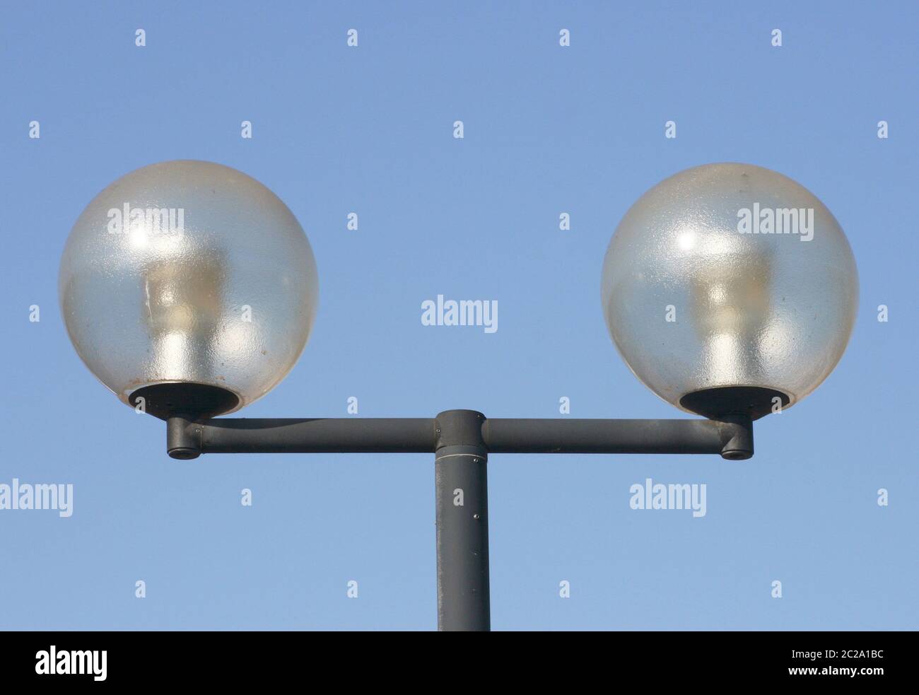 A due fasci lampade stradali Foto Stock