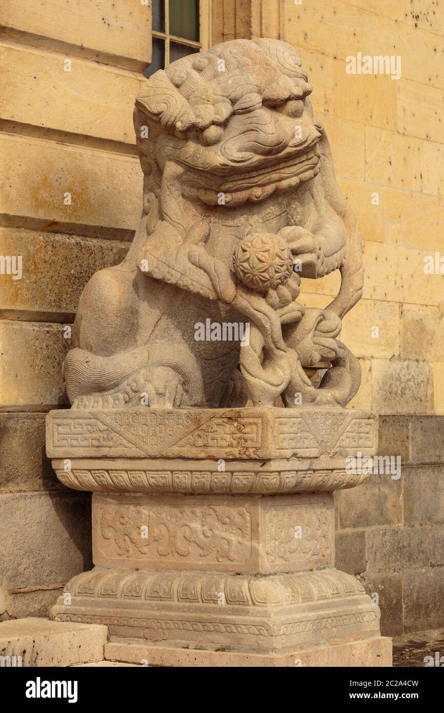 Leone marmo viso, Leone cinese, scultura in pietra, il simbolo del potere, di cinese. Scultura del Leone di pietra. Scultura di Chi Foto Stock