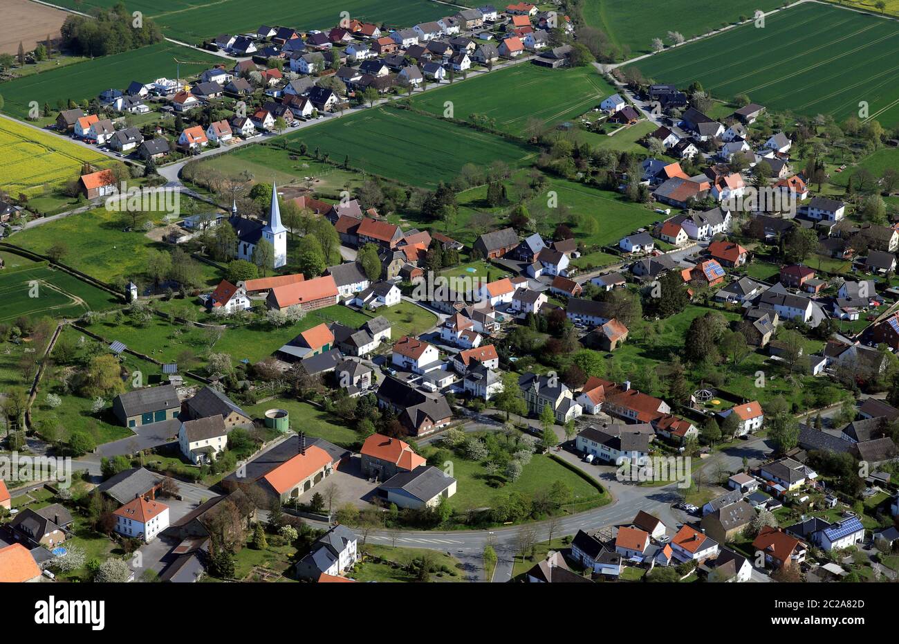 Altengeseke, foto aerea, un piccolo villaggio agricolo in Germania, RhineWestfalia del Nord, regione Soester BÃ¶rde Foto Stock