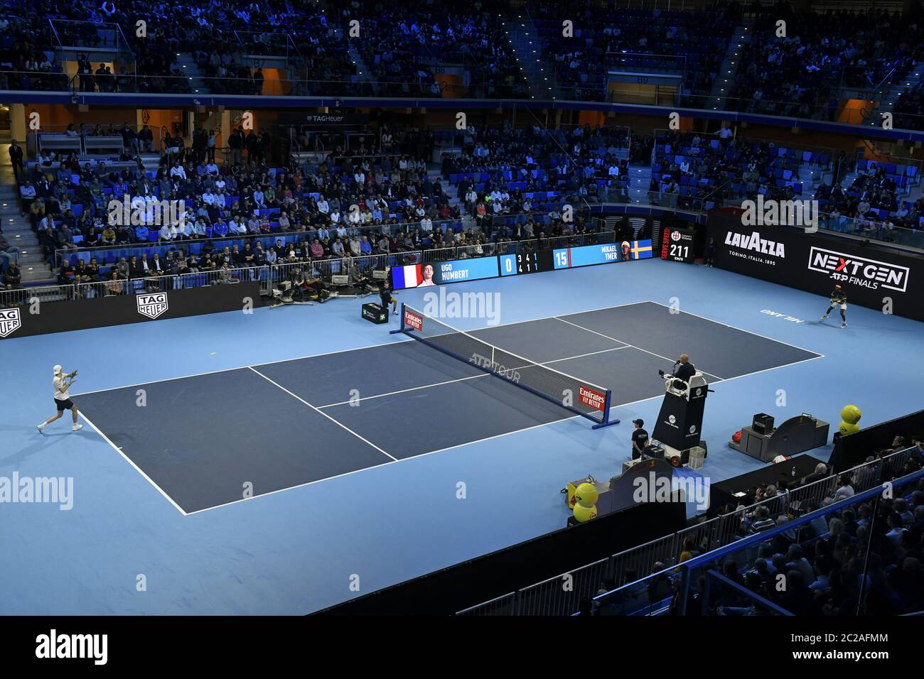 Campo da tennis al coperto, durante una partita di tennis delle finali ATP di prossima generazione, a Milano. Foto Stock