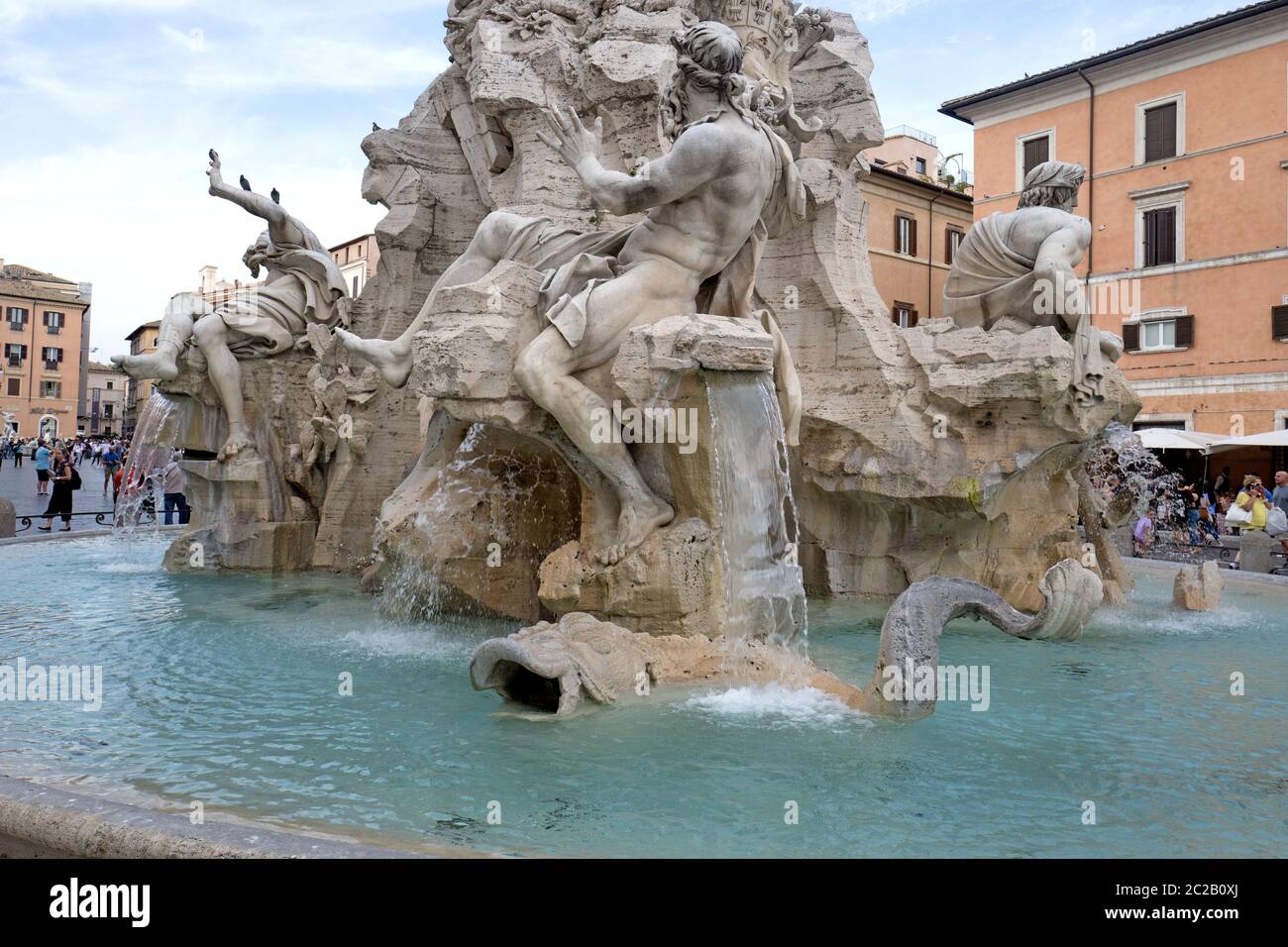 La fontana dei quattro fiumi, realizzata dall'artista italiano Gian Lorenzo Bernini, in piazza Navona, a Roma. Foto Stock
