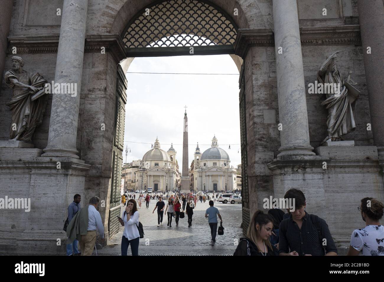 Porta d'ingresso a Piazza del Popolo, a Roma, Italia Foto Stock