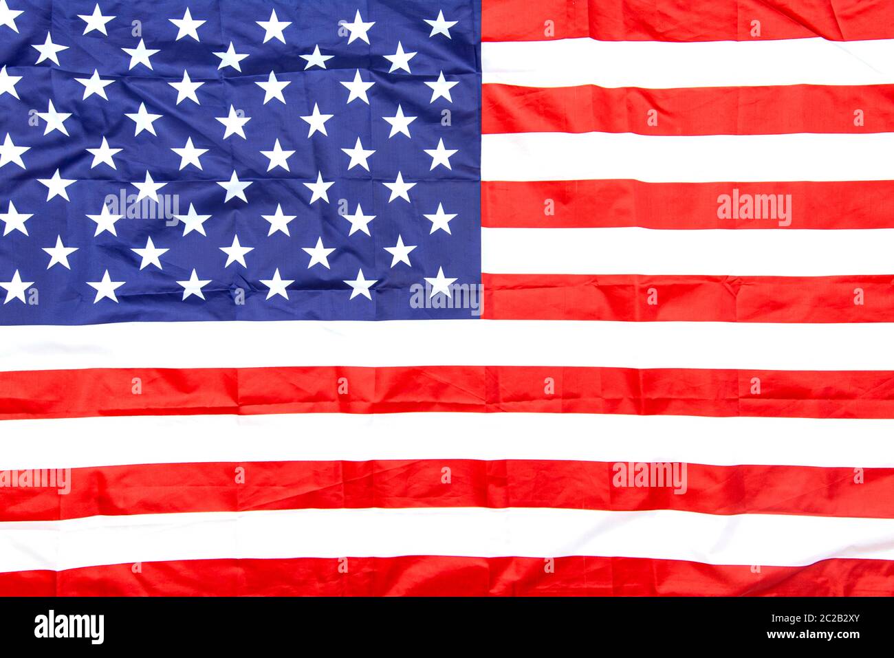 Tessuto naturale sbriciolato bandiera USA, vista dall'alto bandiera americana strag come texture o sfondo, immagine ad alta risoluzione Foto Stock