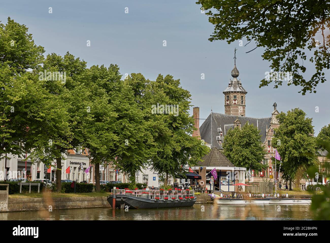 Vista sul fiume e sulla chiesa di Vlissingen Zeeland Olanda. Foto Stock