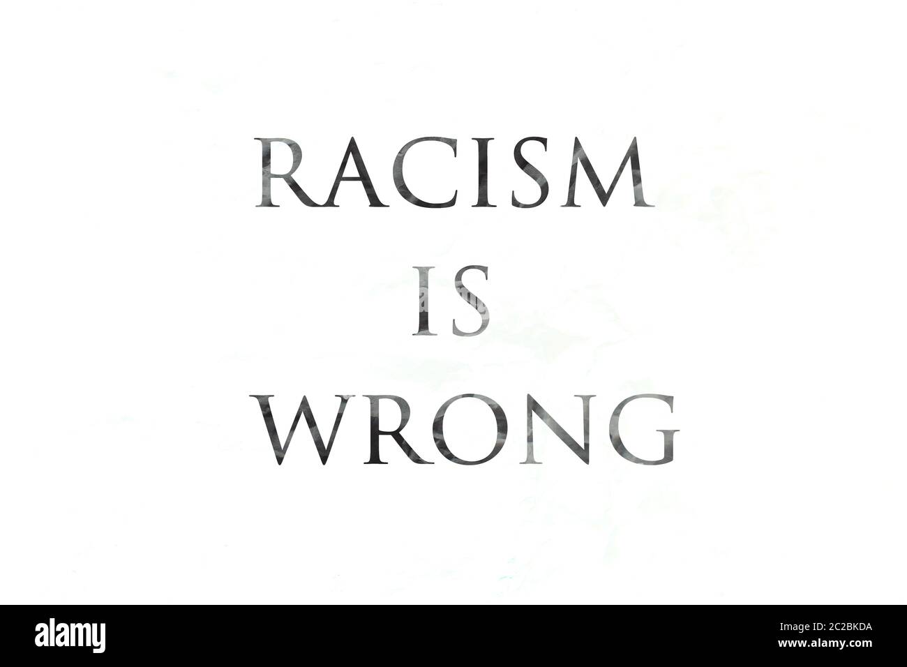 Fermare il razzismo. Poster con frase Racism è sbagliato, banner su sfondo nero. Foto Stock