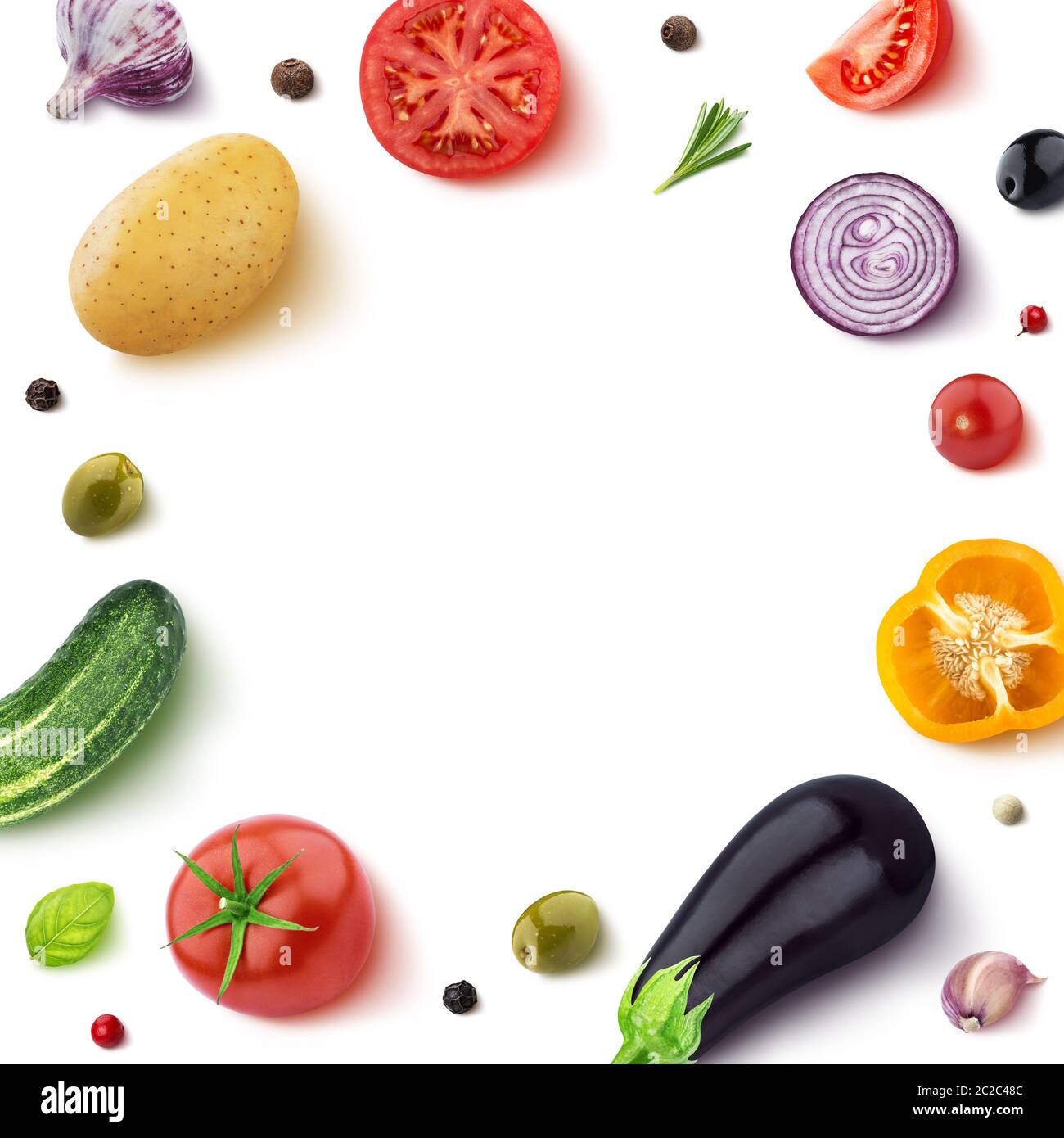 Verdure isolate su sfondo bianco, vista dall'alto, cornice rotonda di verdure con spazio vuoto per il testo Foto Stock