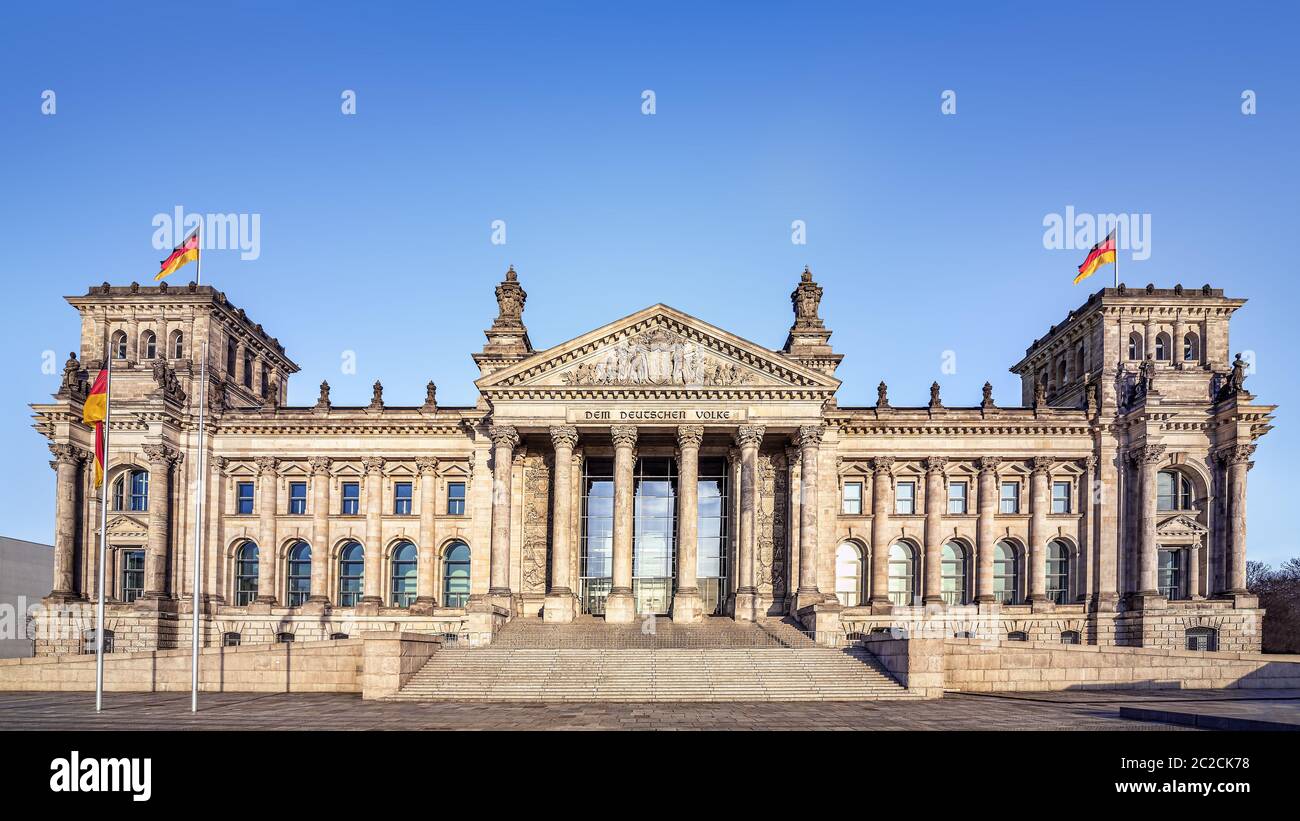 il famoso edificio reichstag a berlino, in germania Foto Stock