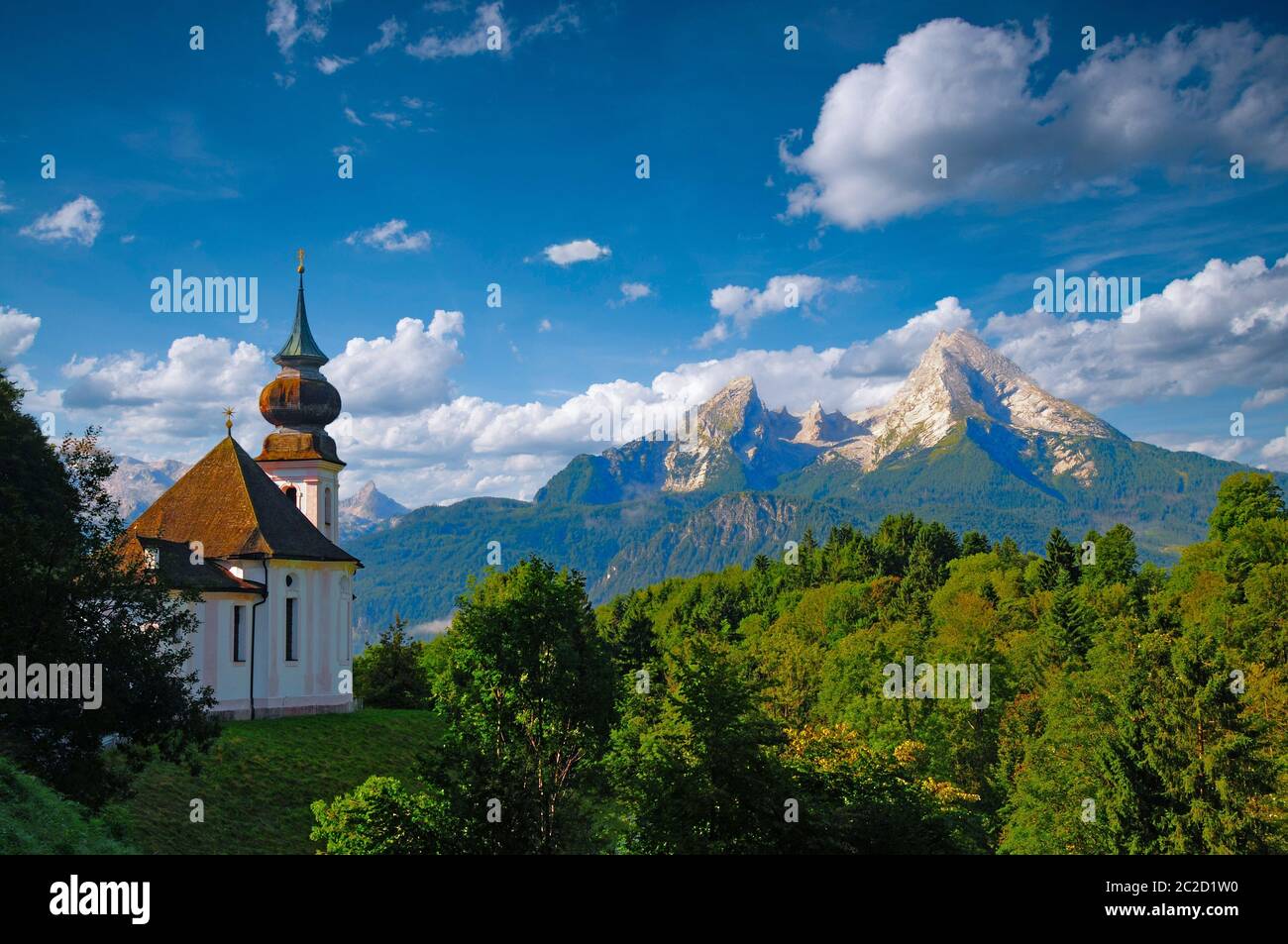 Cappella Maria Gern nella terra di Berchtesgadener, sullo sfondo la catena montuosa del Watzmann (2713 m), Baviera, Germania, Europa Foto Stock