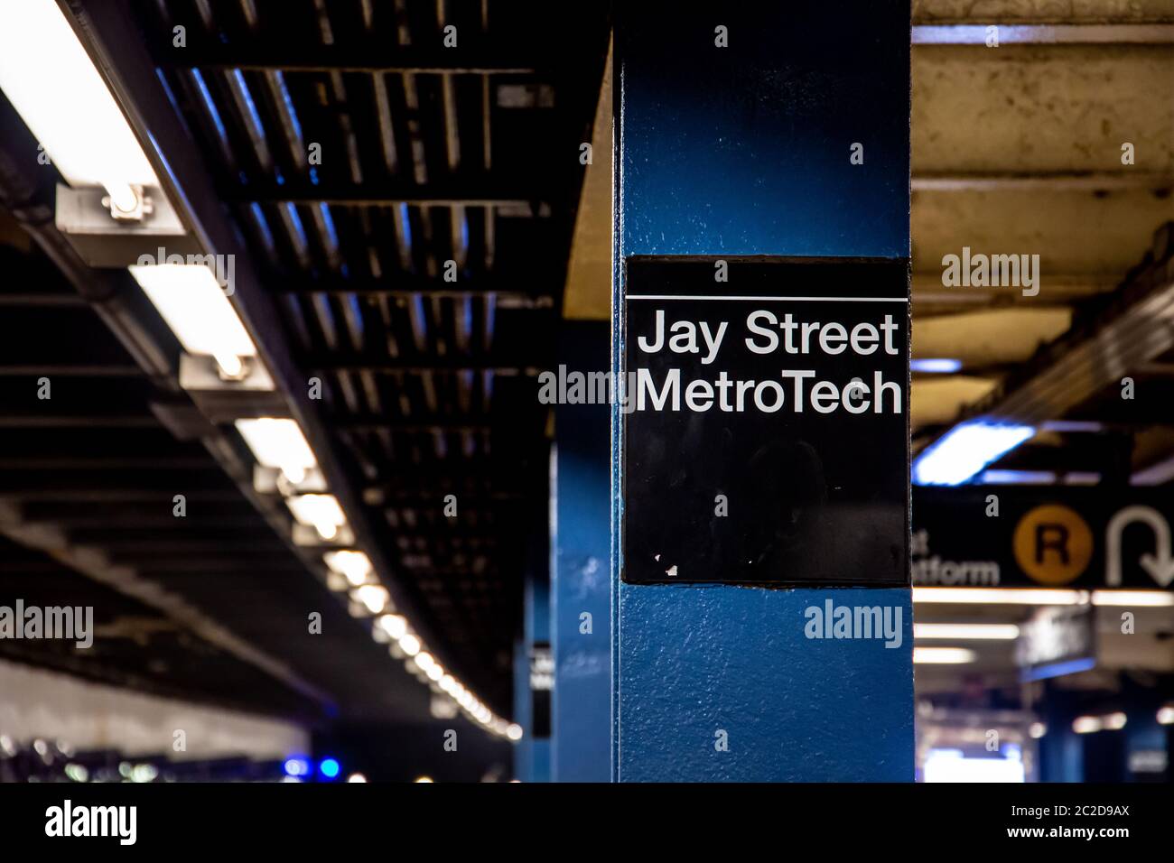 Brooklyn, NY / USA - LUGLIO 31 2018: Cartello della metropolitana di Jay Street Foto Stock