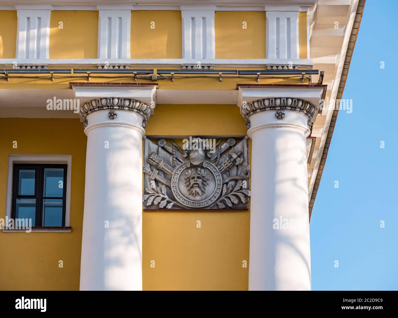 Particolare del fiume o del volto di Dio del mare sull'edificio dell'Ammiragliato, San Pietroburgo, Russia Foto Stock