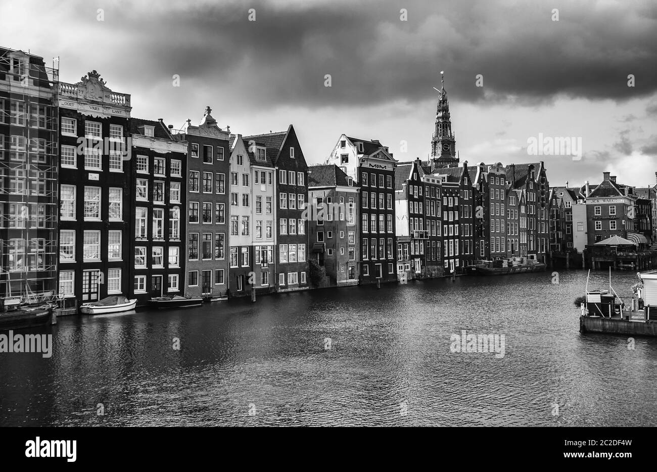 AMSTERDAM, Paesi Bassi - 05 settembre 2019, stazione centrale di edificio. Il palazzo è una delle attrazioni architettoniche della città, Netherland su Foto Stock